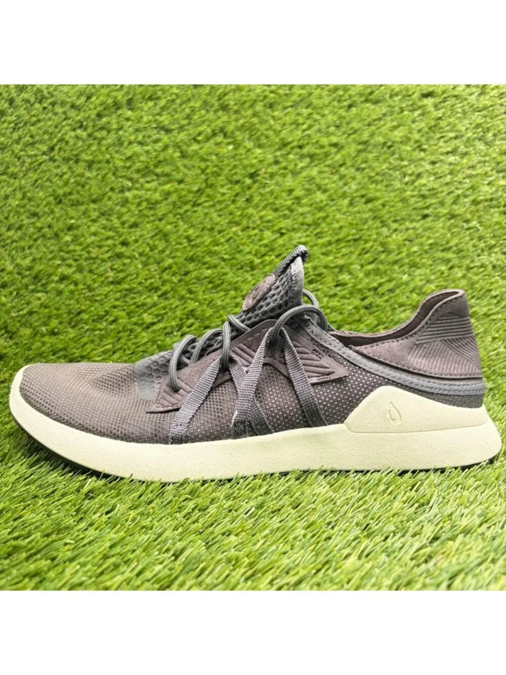 Olukai Holo Mens Size 9.5 Gray White Athletic Running Lace Up Shoes Sneakers